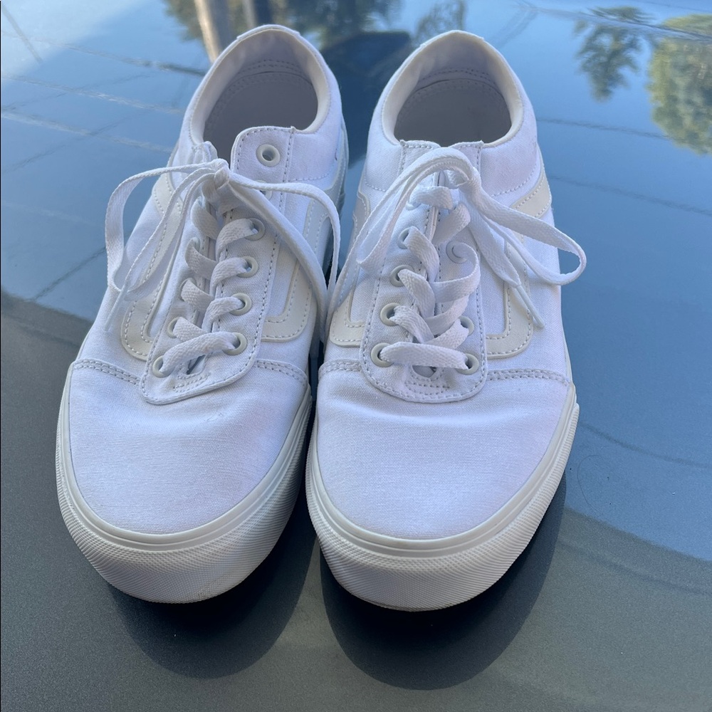 Classic White woman’s Sneakers Vans